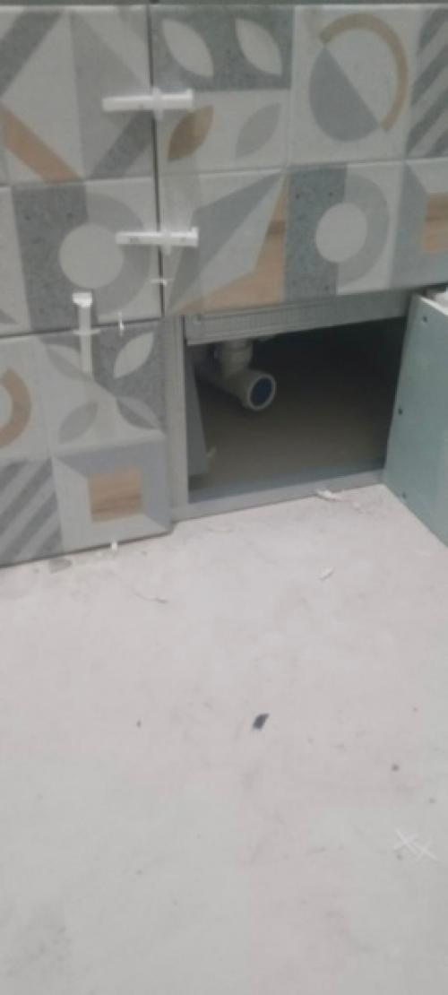 Съемная плитка незаменимой конструкцией в ванной комнате является. 02