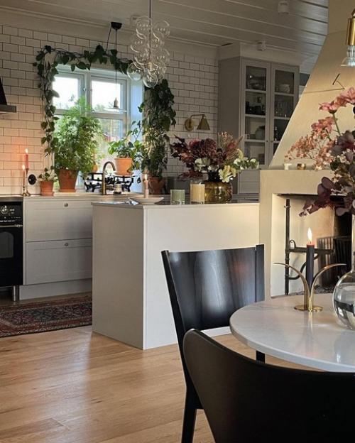 Джессика и ее муж много лет жили в эстерлене в сконе, но решили вернуться домой и отремонтировать старую семейную ферму на севере шевеции. 05