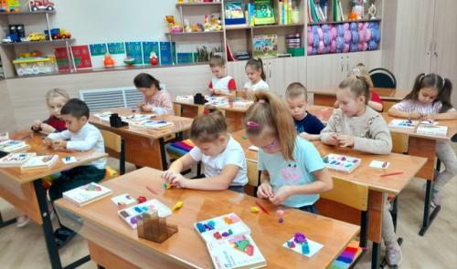 Много мебели в квартире. 08