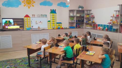 Много мебели в квартире. 01