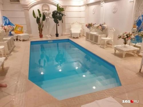 Жена подозреваемого в хищении 300 млн ростовского экс - депутата оправдалась за дворец. 01