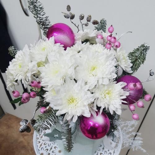 Идея с вручением цветов на новый год набирает популярность в России. 08