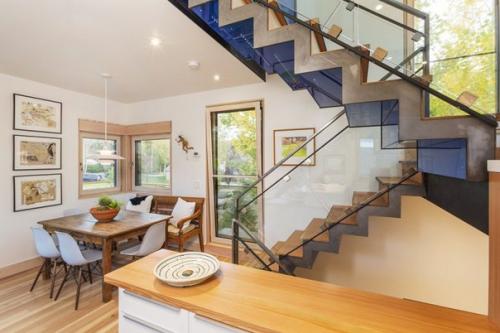 В небольшом городке Steamboat Springs появился оригинальный частный домик. 04