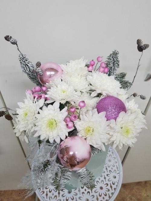 Идея с вручением цветов на новый год набирает популярность в России. 04