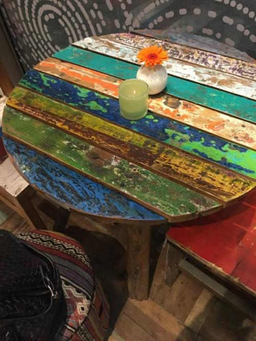 Амбарная доска - одно из названий деревянных досок, имеющих большой возраст (иногда более ста лет) и не подвергавшихся искусственной обработке. 02