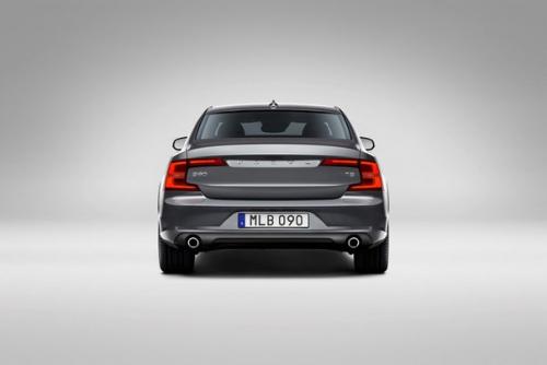 Новый Volvo S90 покажет, где спрятался лось. 03
