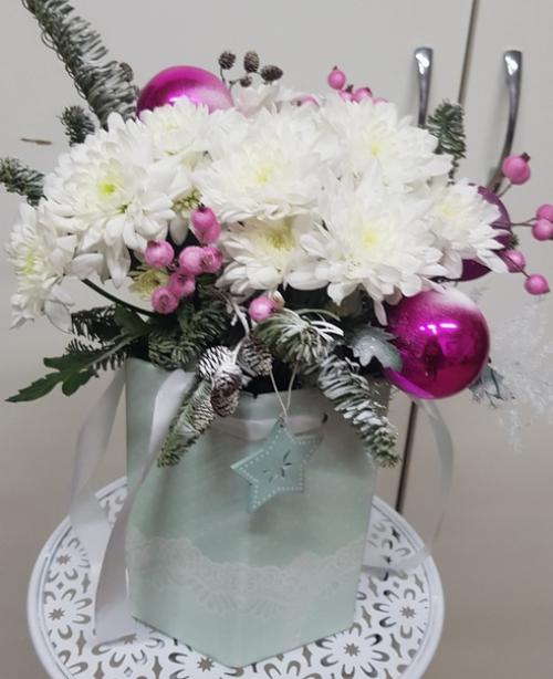 Идея с вручением цветов на новый год набирает популярность в России. 09