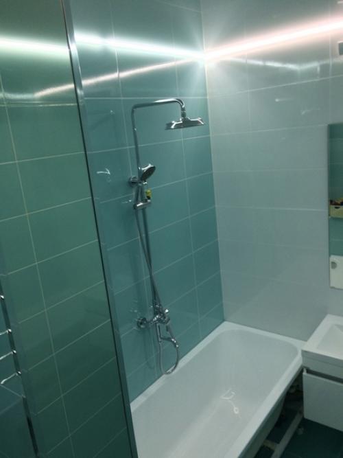 Работаю хирургом, такой сделала дизайн ванной комнаты. 04