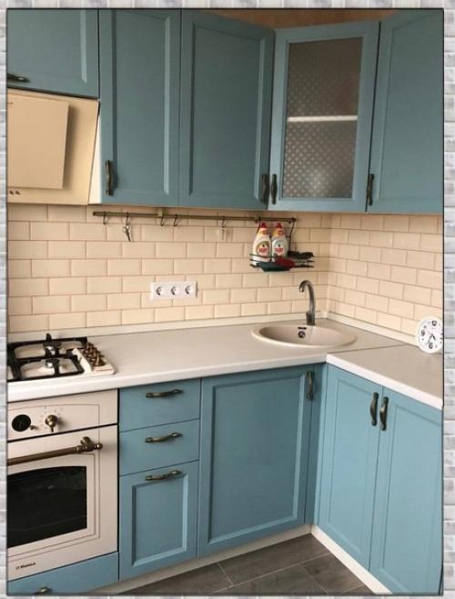 Небольшая кухня. В приятном цвете. 01