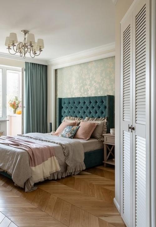 Интерьер двухкомнатной квартиры без гостиной с французским настроением. 04