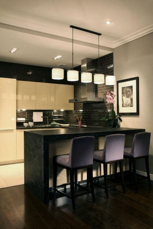 Преимущество темного.   Темный пол, если правильно подобраны мебель и текстиль, делает интерьер квартиры стильным и респектабельным. 05