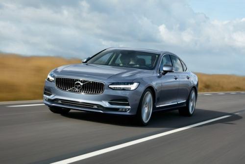 Новый Volvo S90 покажет, где спрятался лось. 01