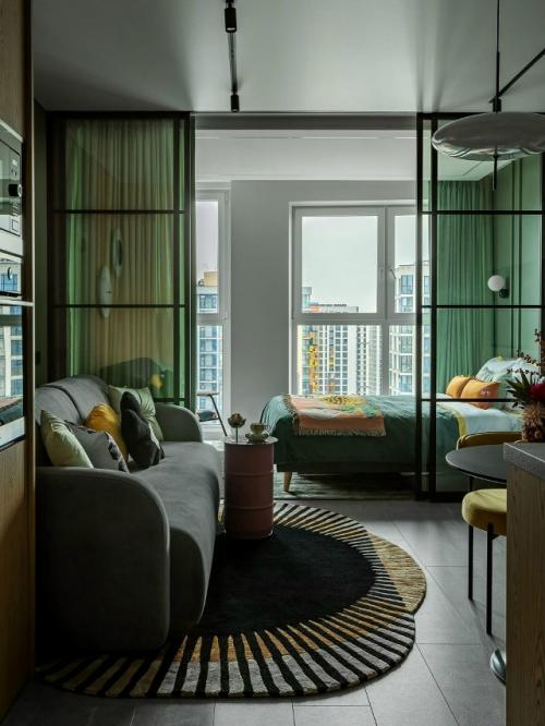 Заказчица обратилась к дизайнеру Юлии поздняк с задачей оформить студию всего 32 м, не жертвуя характером и индивидуальностью. 02