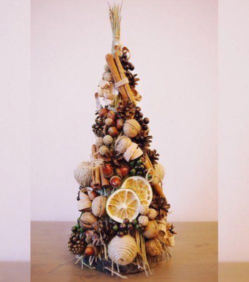 Очень большой популярностью в последнее время пользуются новогодние флористические композиции. 02