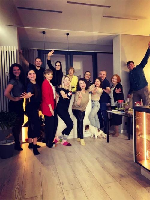 Целый год наша квартира ждала этого дня новоселье с ребятами из команды официально свершилось благодарим каждого, кто разделил с нами это событие. 06