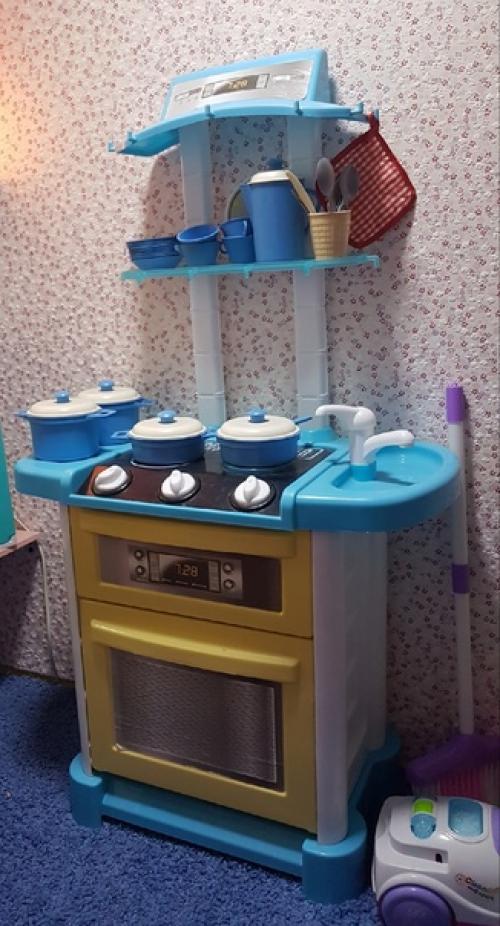 Жемчужина нашей игровой зоны - домик, в котором ребёнок может играть в полный рост. 06