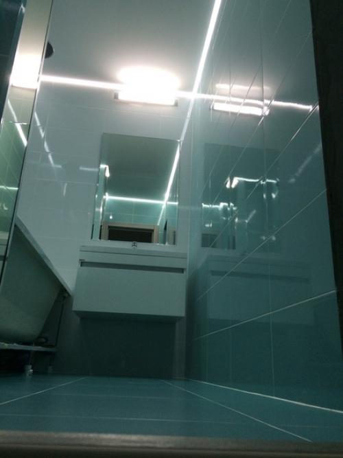 Работаю хирургом, такой сделала дизайн ванной комнаты. 05