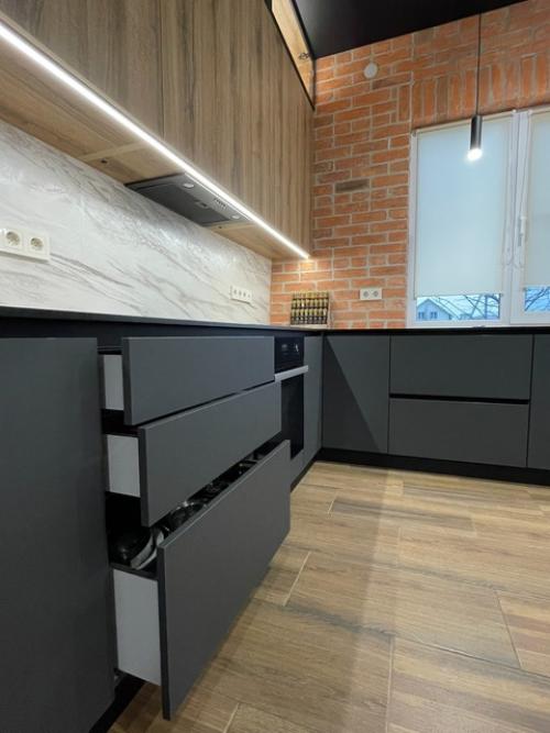 Да, создание кофейни у себя на кухне можно считать чудом, так как это позволяет наслаждаться ароматным кофе и уютной атмосферой в собственном доме. 05