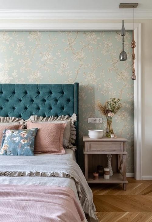 Интерьер двухкомнатной квартиры без гостиной с французским настроением. 05