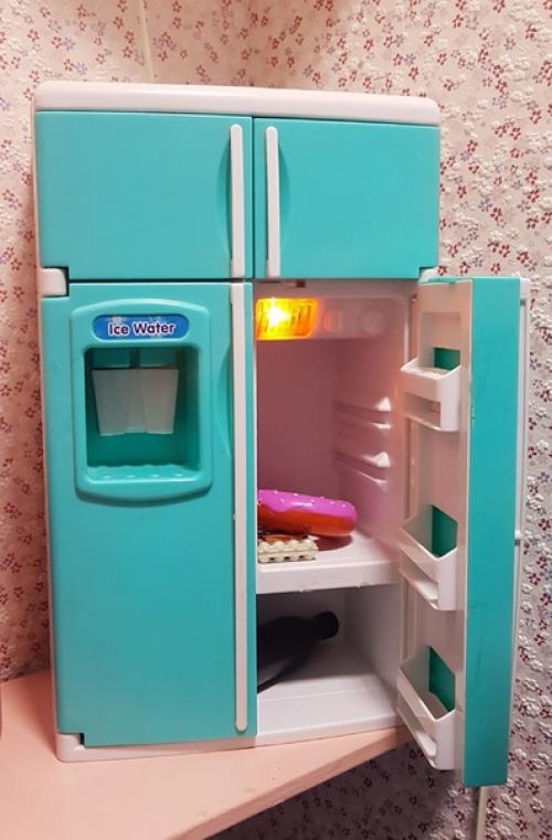 Жемчужина нашей игровой зоны - домик, в котором ребёнок может играть в полный рост. 07