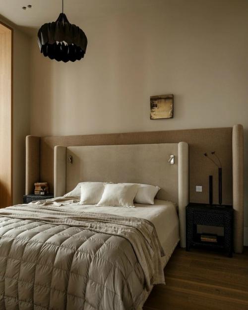 Когда речь заходит об интерьере семейной квартиры, важно учесть и вкусы взрослых, и интересы детей. 03