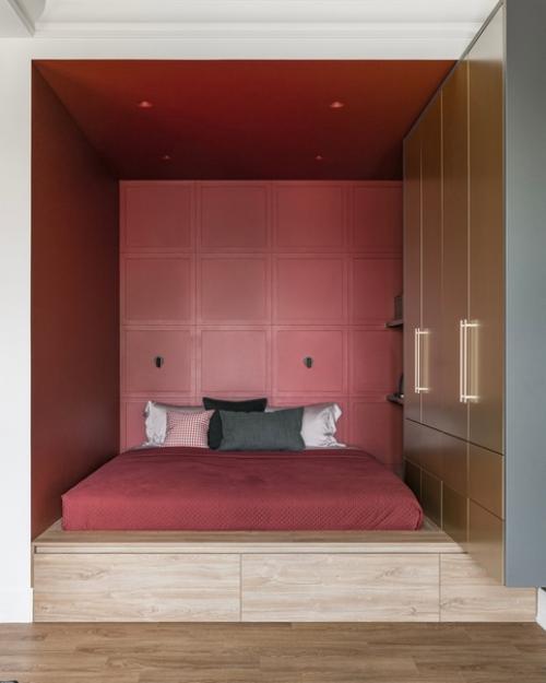 Насыщенные акценты, брутальные фактуры под бетон и минималистичная мягкая мебель. 06