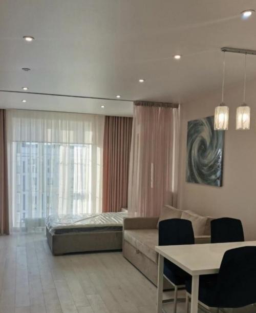 Уютная студия. В светлых оттенках. 02