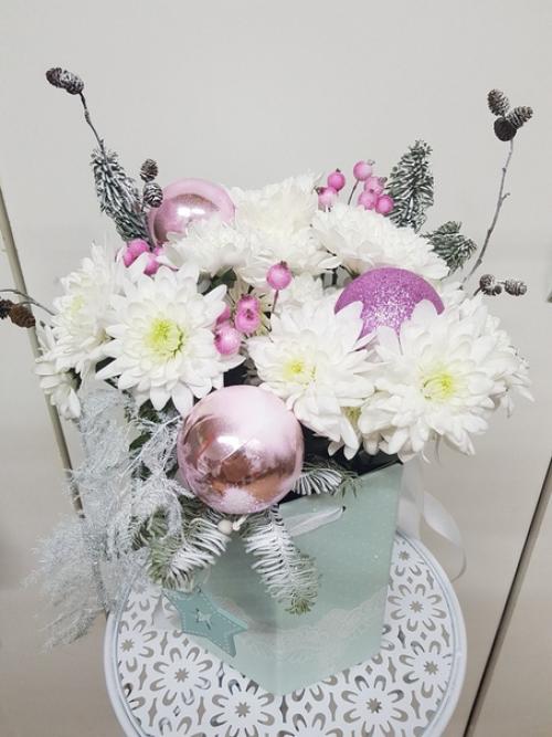 Идея с вручением цветов на новый год набирает популярность в России. 05