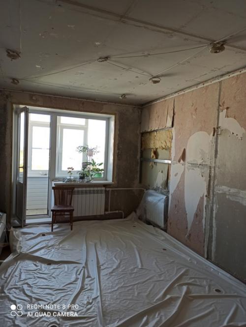 Была стена утеплена стекловатой (угловая квартира), будем снаружи утеплять.