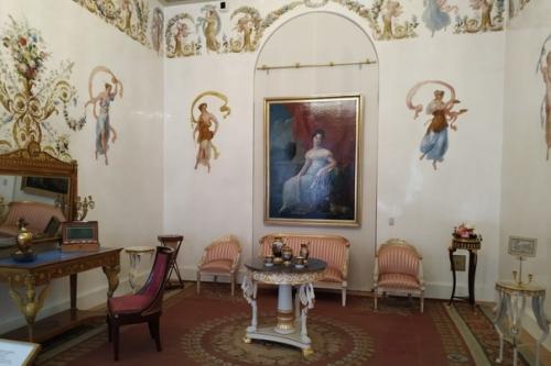 После строительства здания главного штаба в Петербурге там расположились министерство финансов и министерство иностранных дел. 03