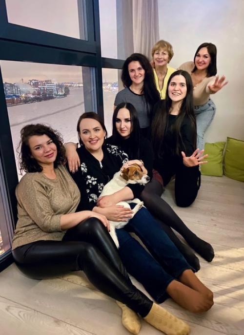 Целый год наша квартира ждала этого дня новоселье с ребятами из команды официально свершилось благодарим каждого, кто разделил с нами это событие. 04