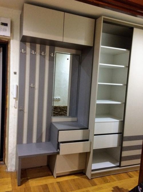 Прихожая, материал - лён эггер, с наружи ни одного винта, ни одной заглушки, по моему вышло зачётно? 02