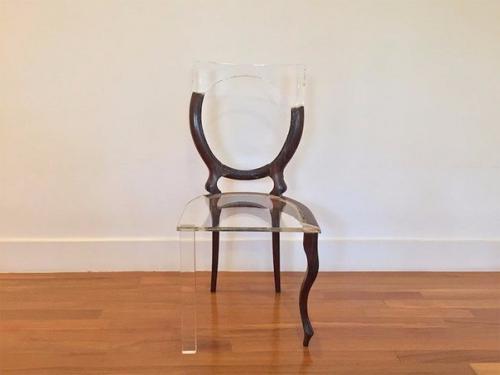 Бразильский дизайнер Tatiane Freitas реставрирует старинную мебель, привнося в неё нотку современности. 01