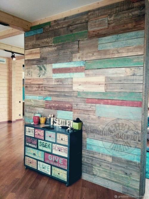 Амбарная доска - одно из названий деревянных досок, имеющих большой возраст (иногда более ста лет) и не подвергавшихся искусственной обработке. 03