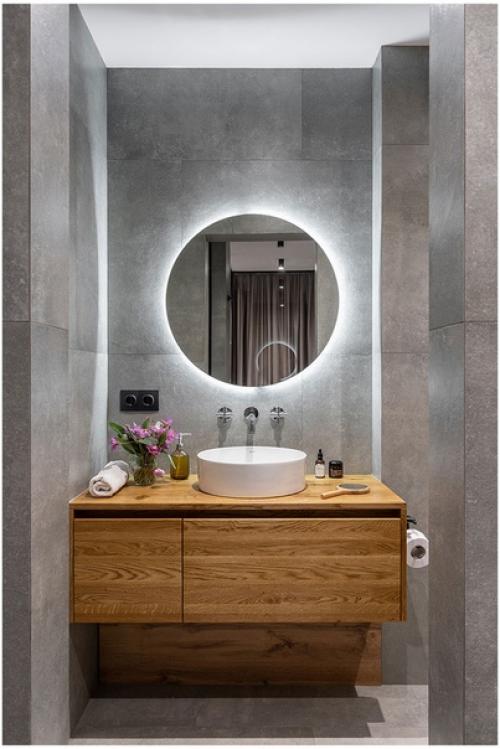 Глубокие синие стены и розовый диван: квартира для девушки. 07