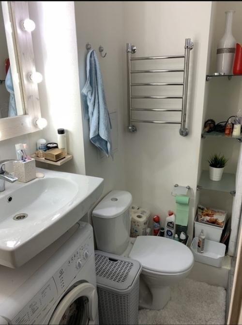 Что бы там не говорили про эти студии, но это удобный вариант жилья для работающего человека, который живет один. 02