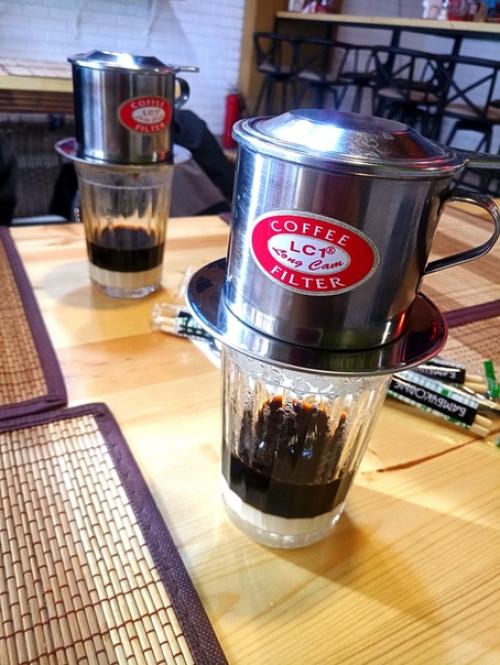 Здравствуйте.  Отзыв будет для членов общества огнеедов, каковым являюсь и я, а именно о кафе Vietnam. 04