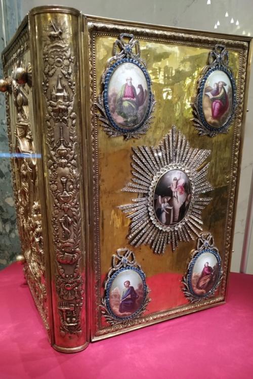 После строительства здания главного штаба в Петербурге там расположились министерство финансов и министерство иностранных дел. 06