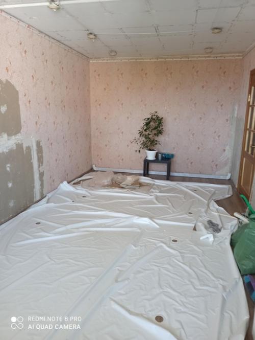 Была стена утеплена стекловатой (угловая квартира), будем снаружи утеплять. 01