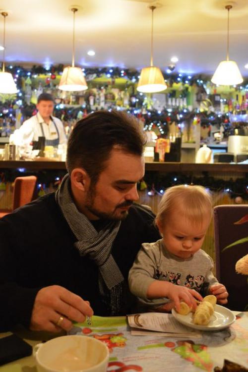 Сегодня мы с мужем отмечали годовщину свадьбы в сказочном кафе Андерсон. 01