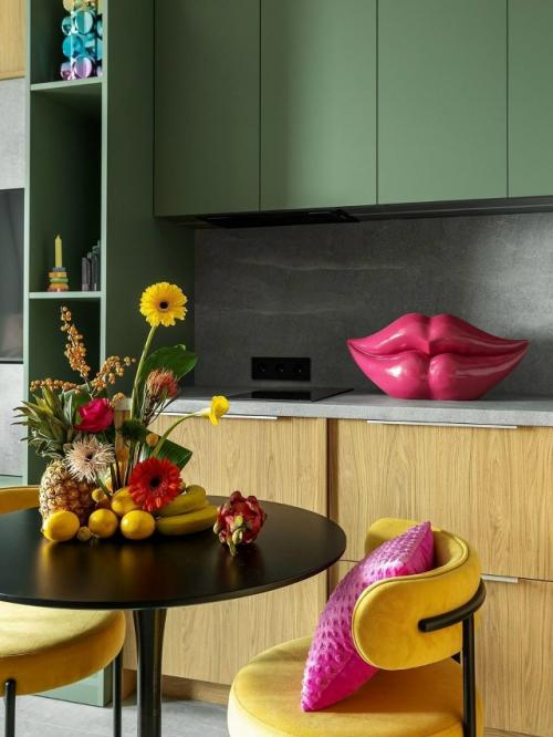 Заказчица обратилась к дизайнеру Юлии поздняк с задачей оформить студию всего 32 м, не жертвуя характером и индивидуальностью. 01