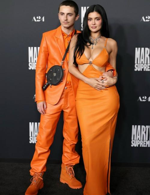 Тотально оранжевый выход кайли и Тимоти взорвал интернет. 02