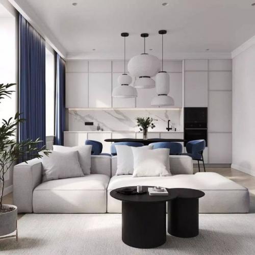 В этой кухне - гостиной, площадью 26 квадратных метров, 3 окна, что делает комнату светлой и просторной. 01