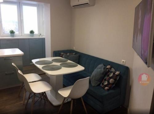 Интерьер кухни площадью около 9 кв. 02