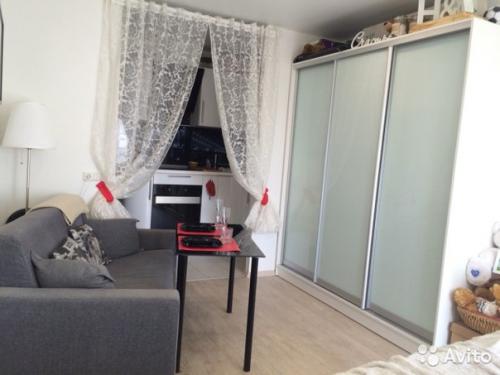 Этот интерьер очень женский, даже девичий. 05