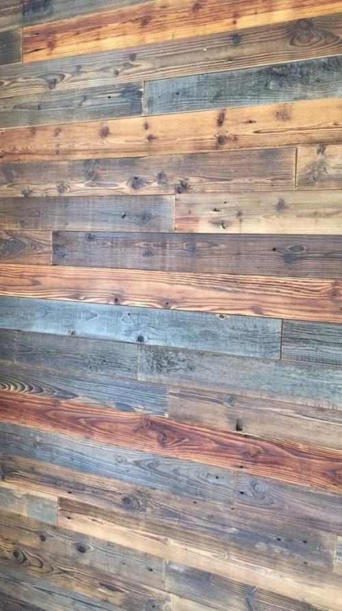 Амбарная доска - одно из названий деревянных досок, имеющих большой возраст (иногда более ста лет) и не подвергавшихся искусственной обработке.  