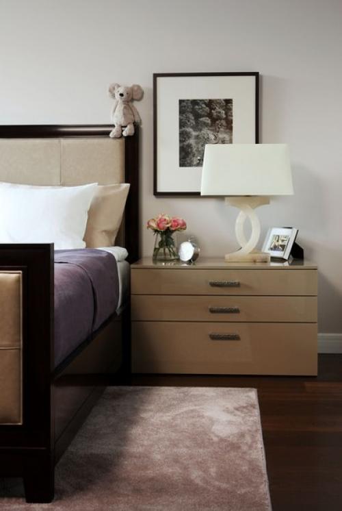 Преимущество темного.   Темный пол, если правильно подобраны мебель и текстиль, делает интерьер квартиры стильным и респектабельным. 02