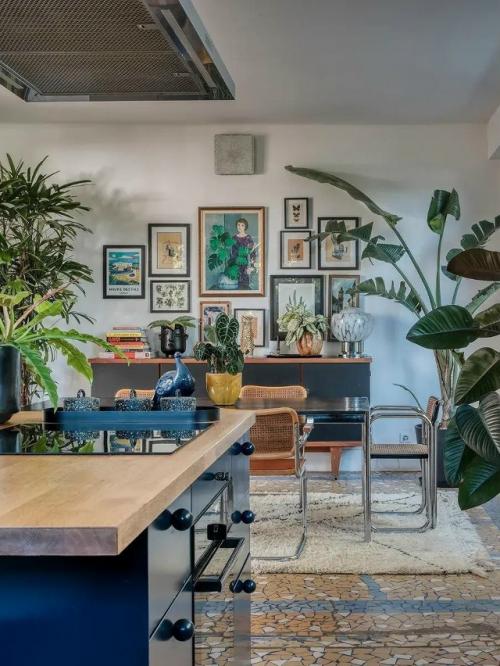 В городе монтаржи продаётся особняк 1929 года, созданный под влиянием архитектурных принципов Ле корбюзье. 06