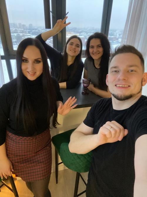 Целый год наша квартира ждала этого дня новоселье с ребятами из команды официально свершилось благодарим каждого, кто разделил с нами это событие. 01