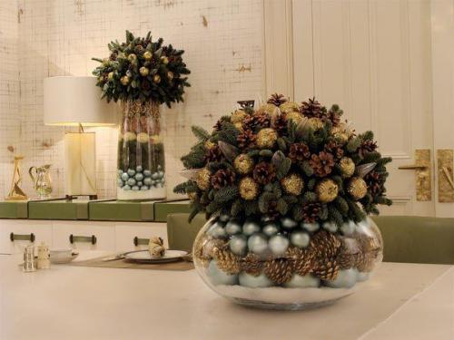 Очень большой популярностью в последнее время пользуются новогодние флористические композиции. 01